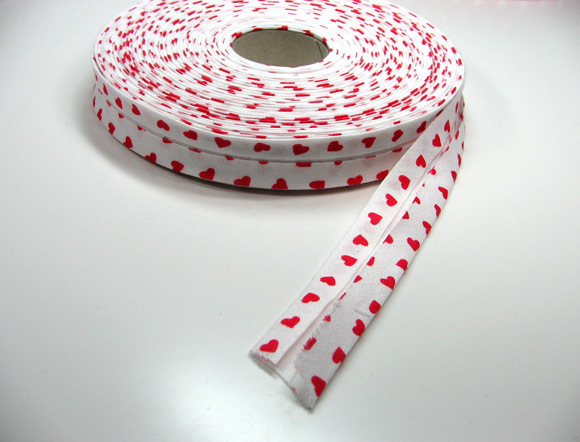 Schrägband 1 Meter - weiß mit roten Herzen
