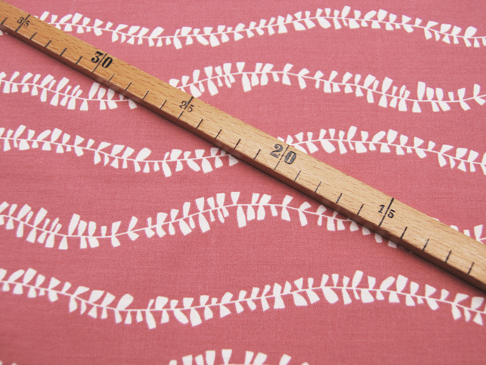 Beschichtete Baumwolle - Graphisches Muster / Ranken auf Altrosa - 50 x 145cm 2