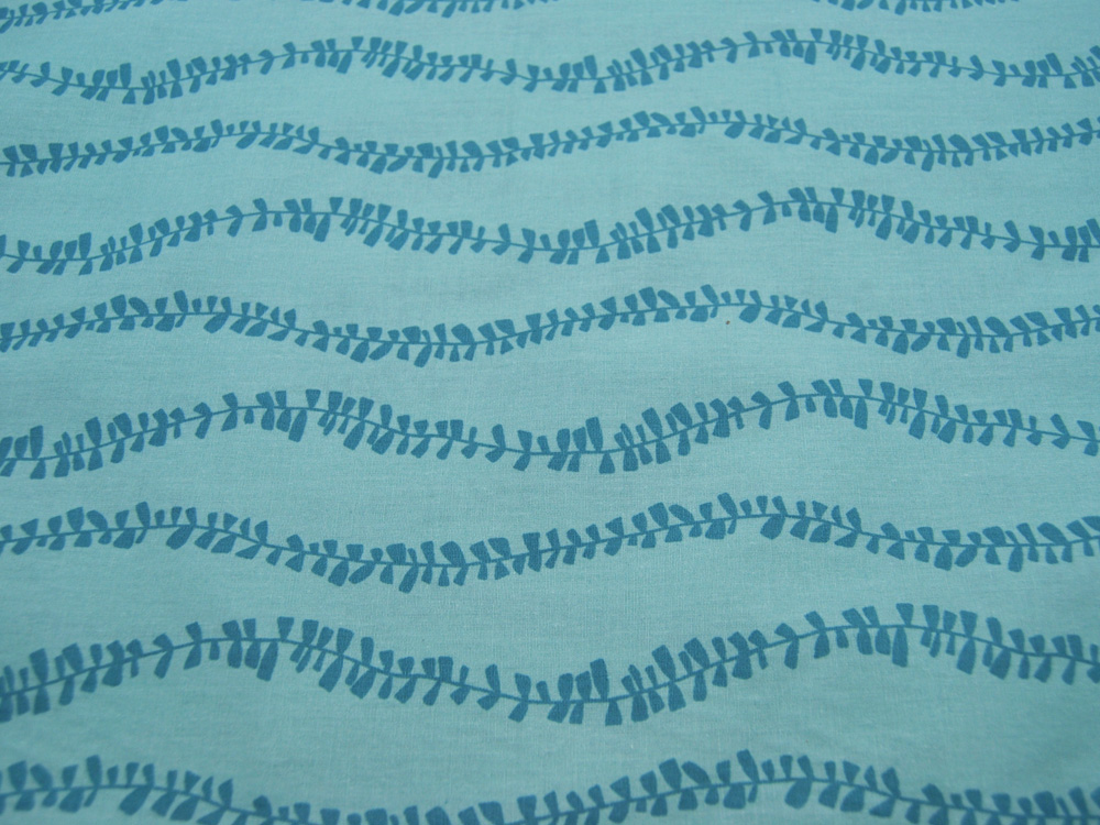 Beschichtete Baumwolle - Graphisches Muster / Ranken auf Hellblau - 50 x 145cm