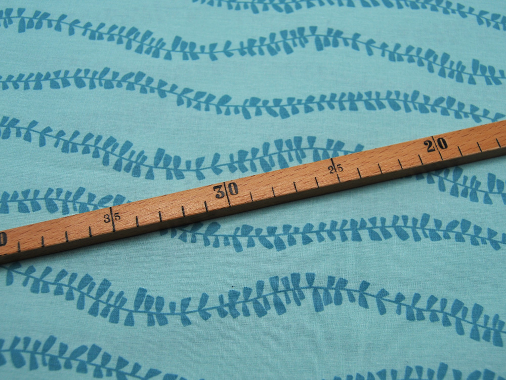 Beschichtete Baumwolle - Graphisches Muster / Ranken auf Hellblau - 50 x 145cm 3