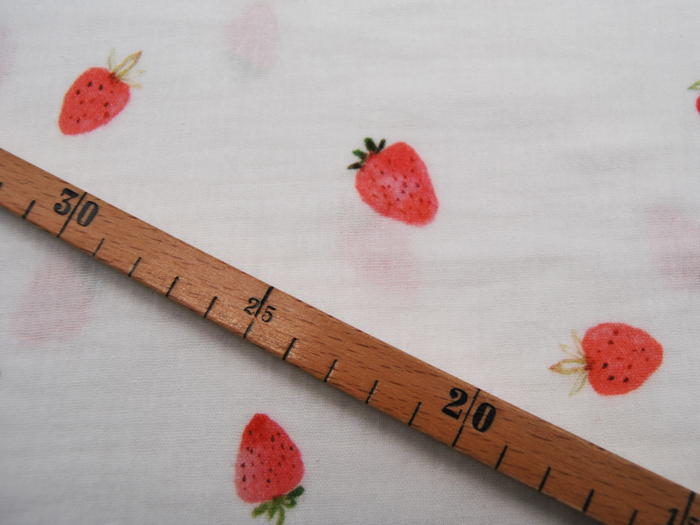 Musselin/Double Gauze Digital - Strawberries - Erdbeeren auf Weiß 0,5 m 2