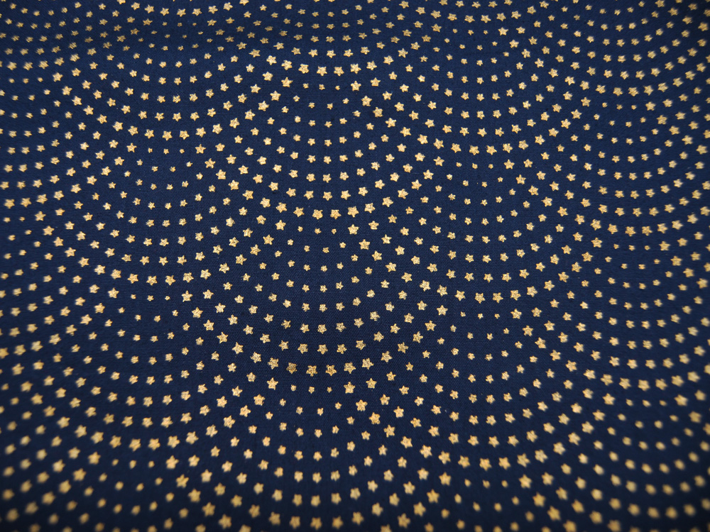 Baumwolle Popeline - Mini Sterne - graphisches Muster - Weihnachtliche Motive auf Dunkelblau - 0.5m