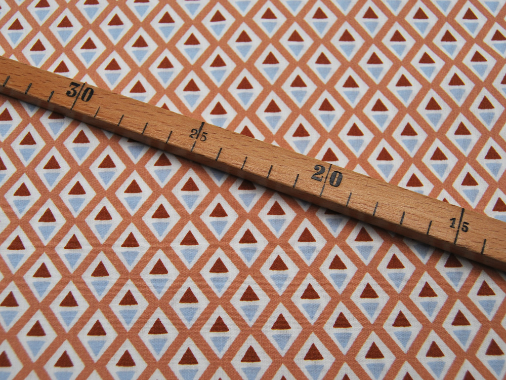Beschichtete Baumwolle - ABSTRACT - Graphisches Muster auf Apricot 0,5 m 2