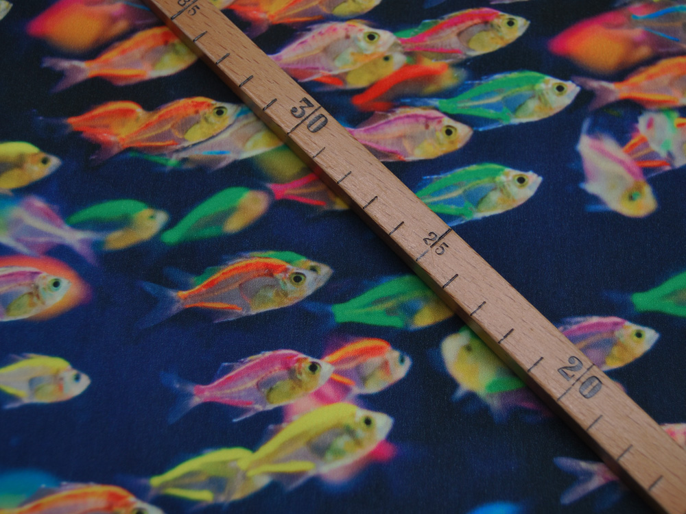 Softshell - Neon Fish - Strahlende Fische auf Dunkelblau - 0.5 Meter 3