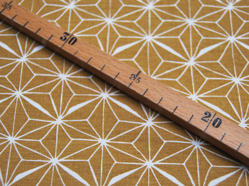 Beschichtete Baumwolle - ABSTRACT - Graphisches Muster auf Ocker 0,5 m 2