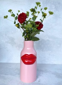 RICE | Vase | Keramik | rosa mit roten 3D Lippen - gross 2