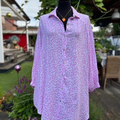 Musselin Bluse weiß mit rosa Leoprint in lang - Lieblingsteil