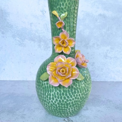RICE | Vase | Keramik | grün mit gelben 3D Blüten - Wunderschöne handgearbeitete Vase mit 3D