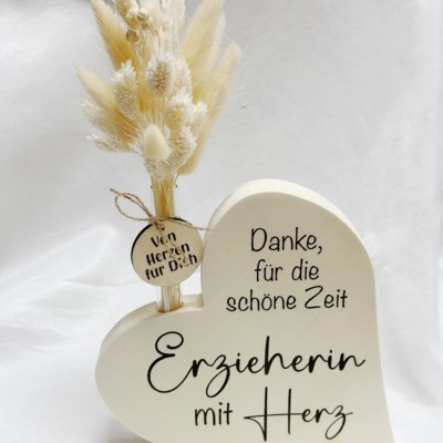 Erzieherin Geschenk Holz Herz - Verschiedene Trockenblumen