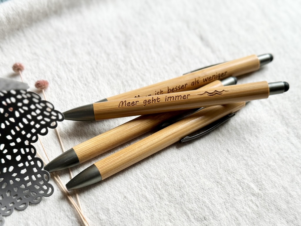 gravierter Kugelschreiber, Bambuskugelschreiber Meer geht immer, Kuli mit Text - Geschenkidee für