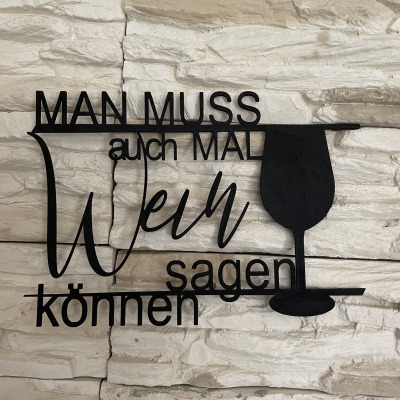 Holzschild mit Spruch /Weinschild mit Spruch Schriftzug MAN Muss auch mal Wein sagen können/