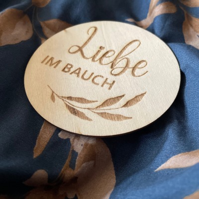 Liebe im Bauch Holzscheibe Runde Meilensteine aus Holz, Babyparty, Geschenkidee zur Geburt,