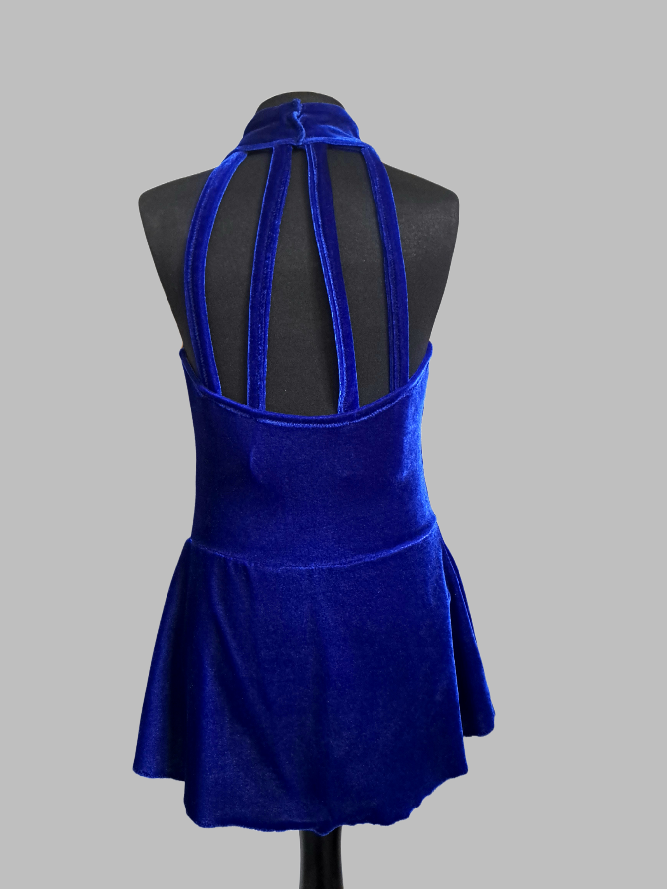 Elegantes gebrauchtes Neckholder- Kürkleid aus dunkelblauem Stretch-Samt - Größe 128-134 2
