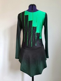 Einzigartiges Handgefertigtes Kürkleid in Grün und Schwarz - Perfekt für Eiskunst- und