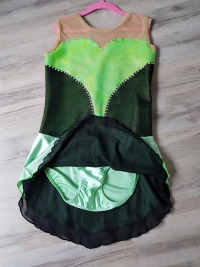 Einzigartiges Kürkleid in Grün-Schwarz mit Rückendetail - Größe 146 erhältlich 5