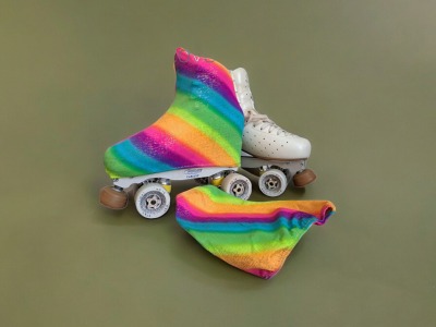 Skatecover Deluxe Stiefelschoner, handgefertigte Überzieher für Rollschuhe Regenbogen