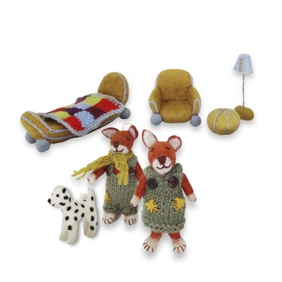 Fuchs Junge und Mädchen aus FILZ von Gry &amp; Sif inkl. Sessel, Lampe, Bett und Hund