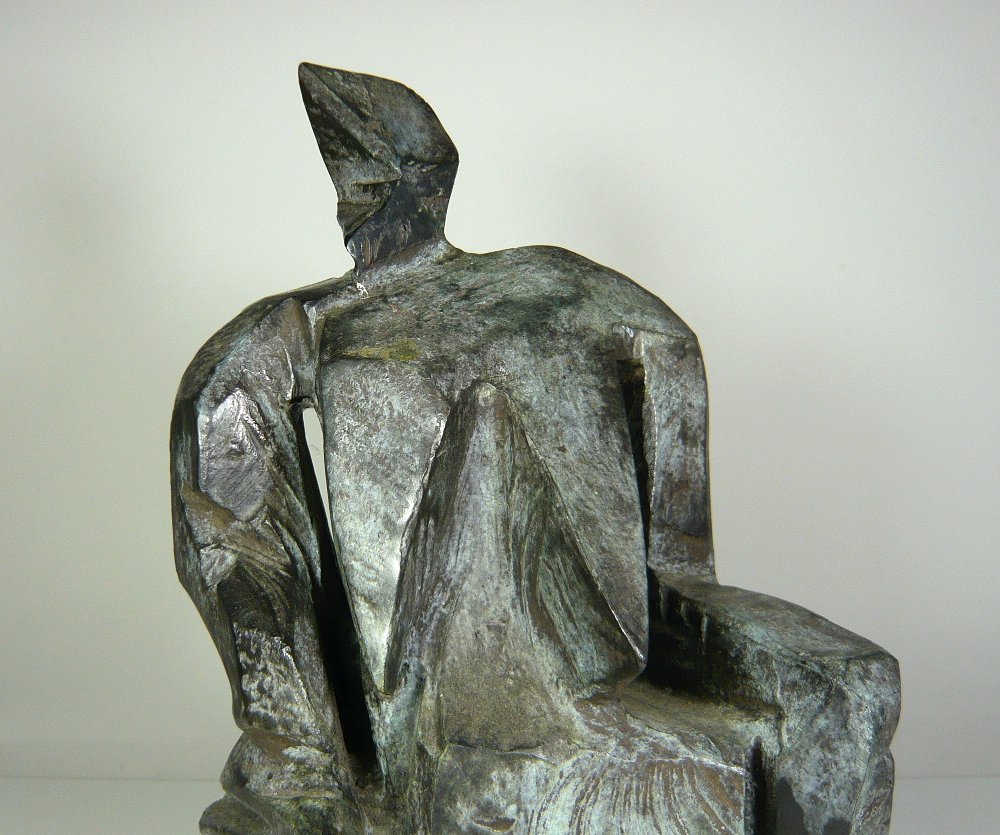 abstrakte Frau auf Würfel - Akt Kettensägen - Bronzeskulptur 4