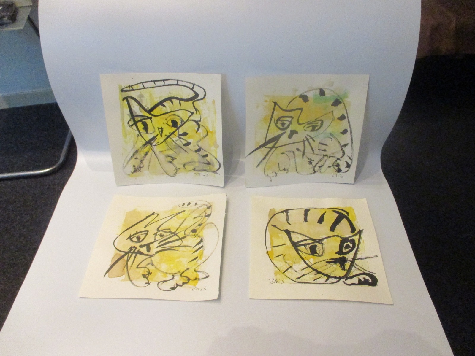 4 gelbe Katzen 4 expressive Original Zeichnungen auf Papier Tusche -4 x je 20x20 cm 5