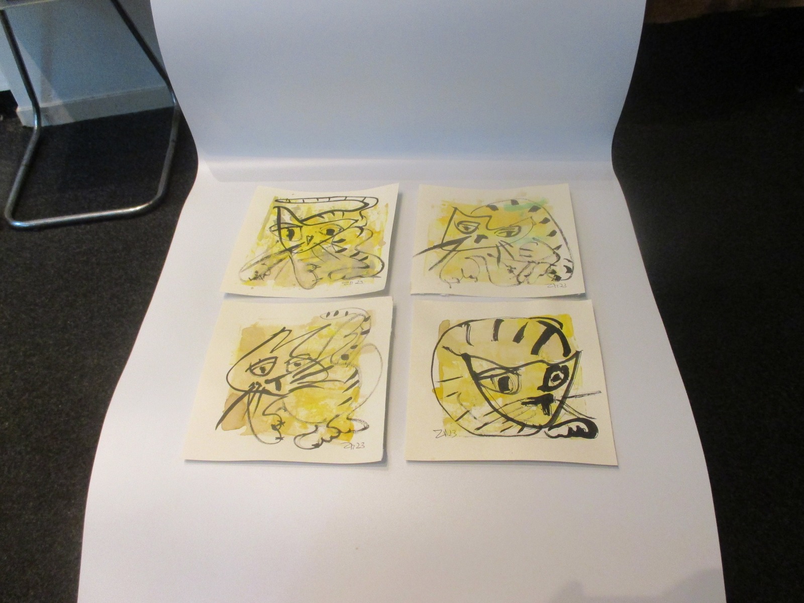 4 gelbe Katzen 4 expressive Original Zeichnungen auf Papier Tusche -4 x je 20x20 cm 4