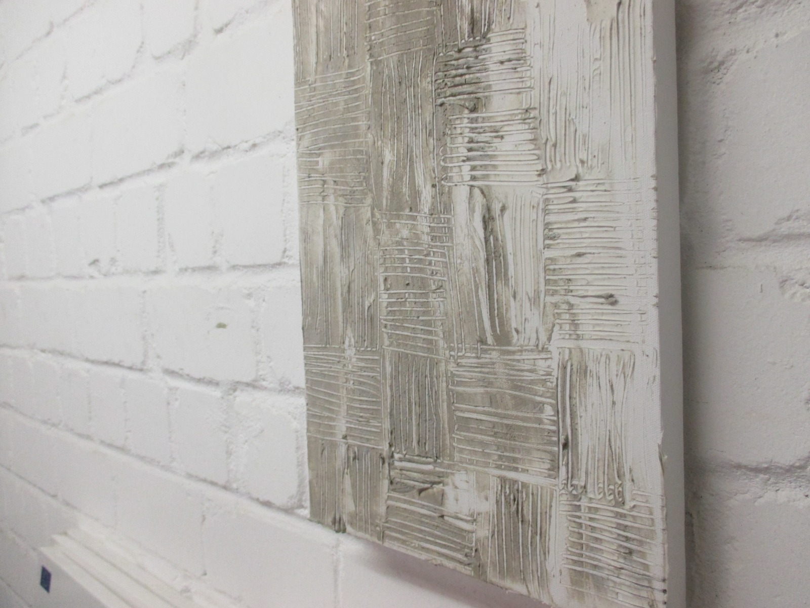 monochromes Strukturbild Relief Texture art weiss grau Sandbild 40x50x4cm 6
