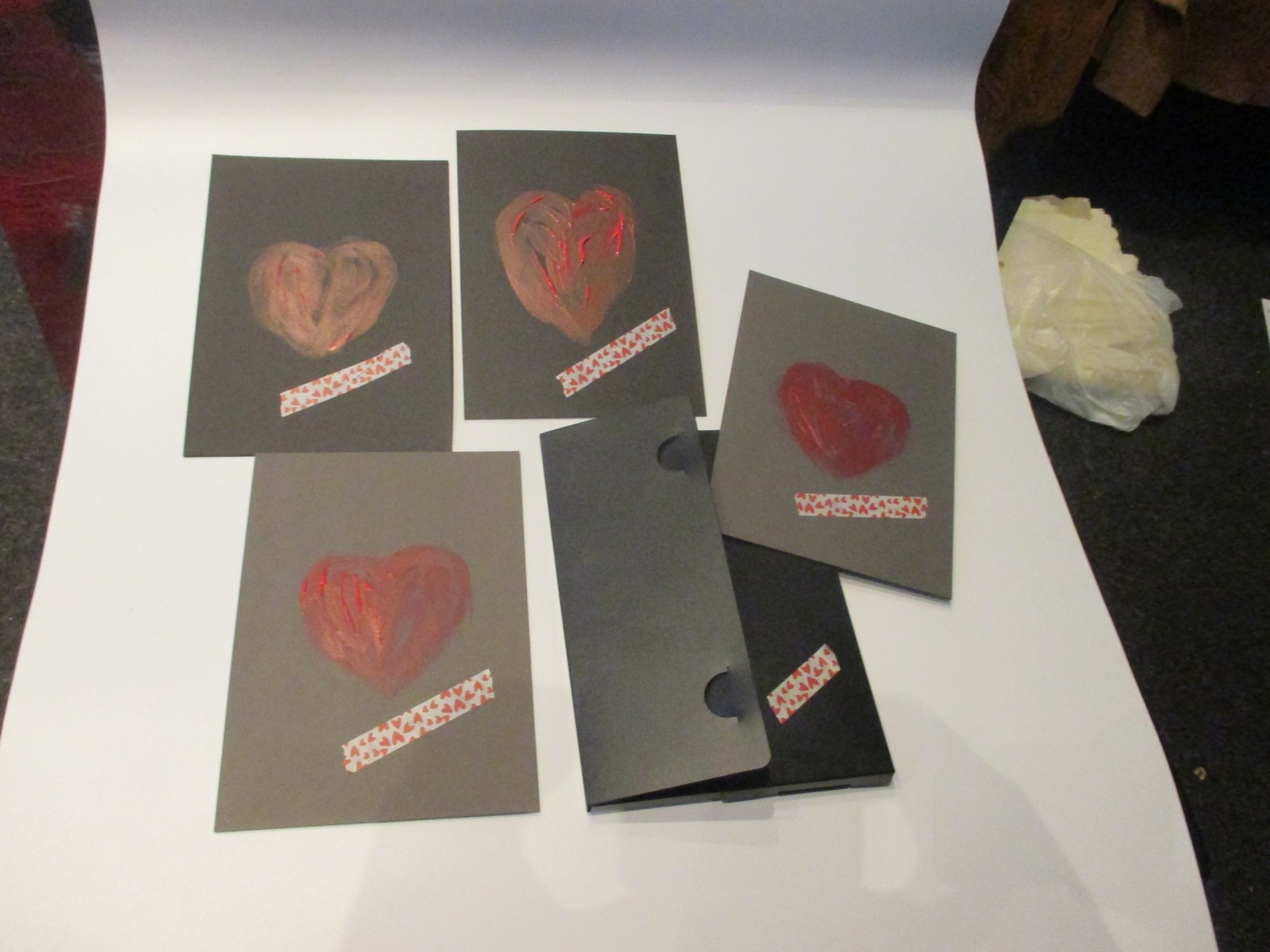 Valentinskarte rotes Herz mit Umschlag Original Zeichnung auf dickem Karton Acryl 4x21x15 cm 7
