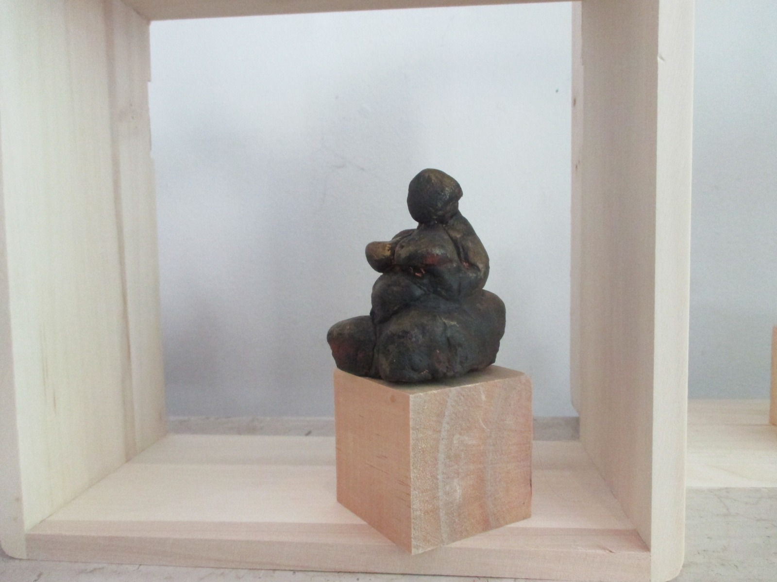Sitzende Original Skulptur kleines Urweib - little Nude Einzelstück 2