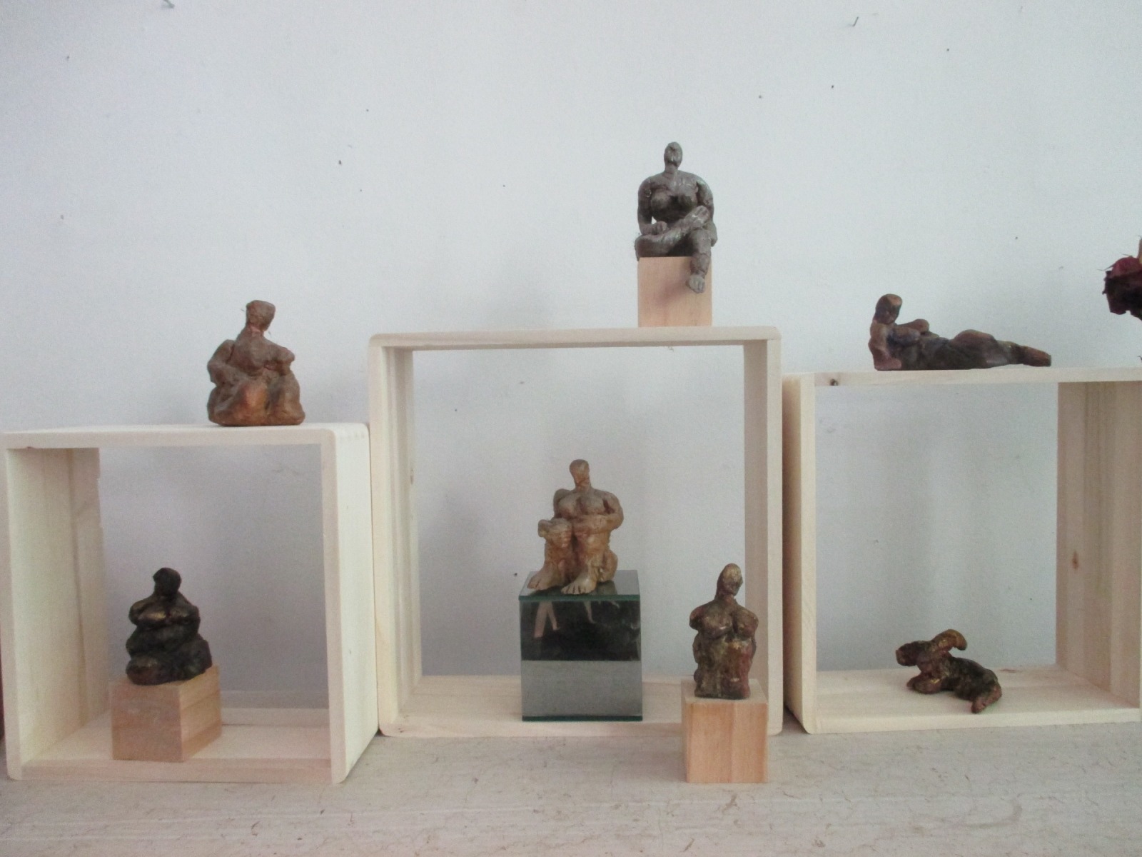 Sitzende Original Skulptur kleines Urweib - little Nude Einzelstück 4