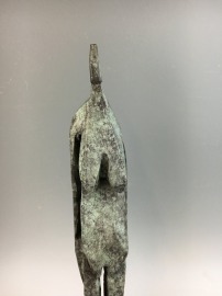 Stehende Frau - Akt Kettensägen - Bronzeskulptur