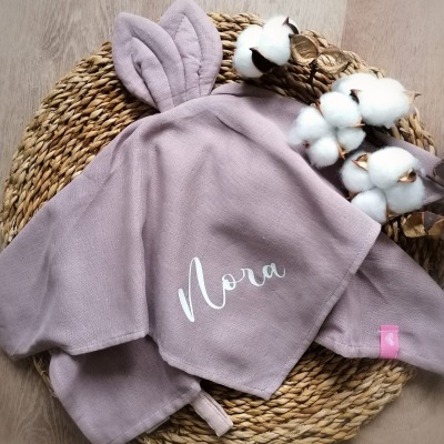 Kuscheltuch mit Hasenohren /personalisiert - Babygeschenk. Bio-Baumwolle