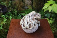 Keramik Oktopus auf Kugel, Beetstecker Gartenkugel Gartenkeramik Unikat 5