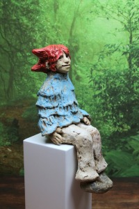 Keramikfigur Mädchen mit roten Haaren Kantenhocker Treppensitzer Unikat 3
