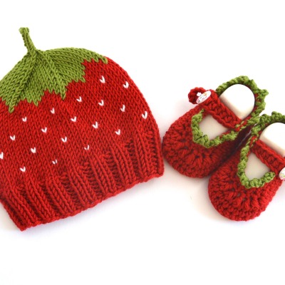Baby - Set Erdbeere - Mütze und Schuhe - Babymützen