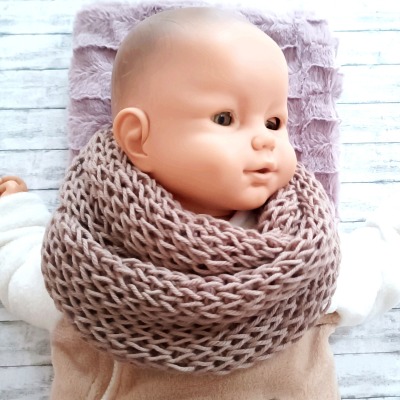 Doppelter Merino-Loop mit eleganter Lochmusterung - Schal für Babys und Kinder