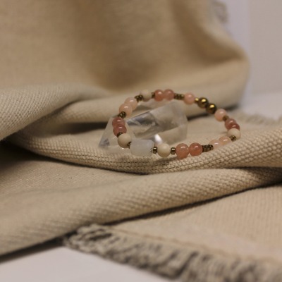 Mondstein Perlen Armband: Stein der Frauen - Weibliche Kraft: Zeitloses Armband aus Naturstein