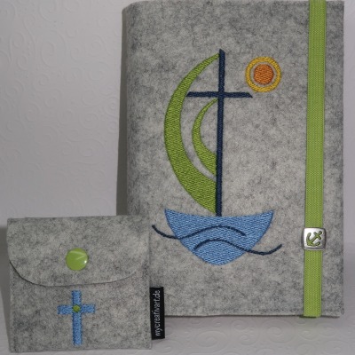 Einband für Gotteslob, Gesangbuch oder Bibel und Rosenkranztäschchen - Motiv Segelboot mit Kreuz
