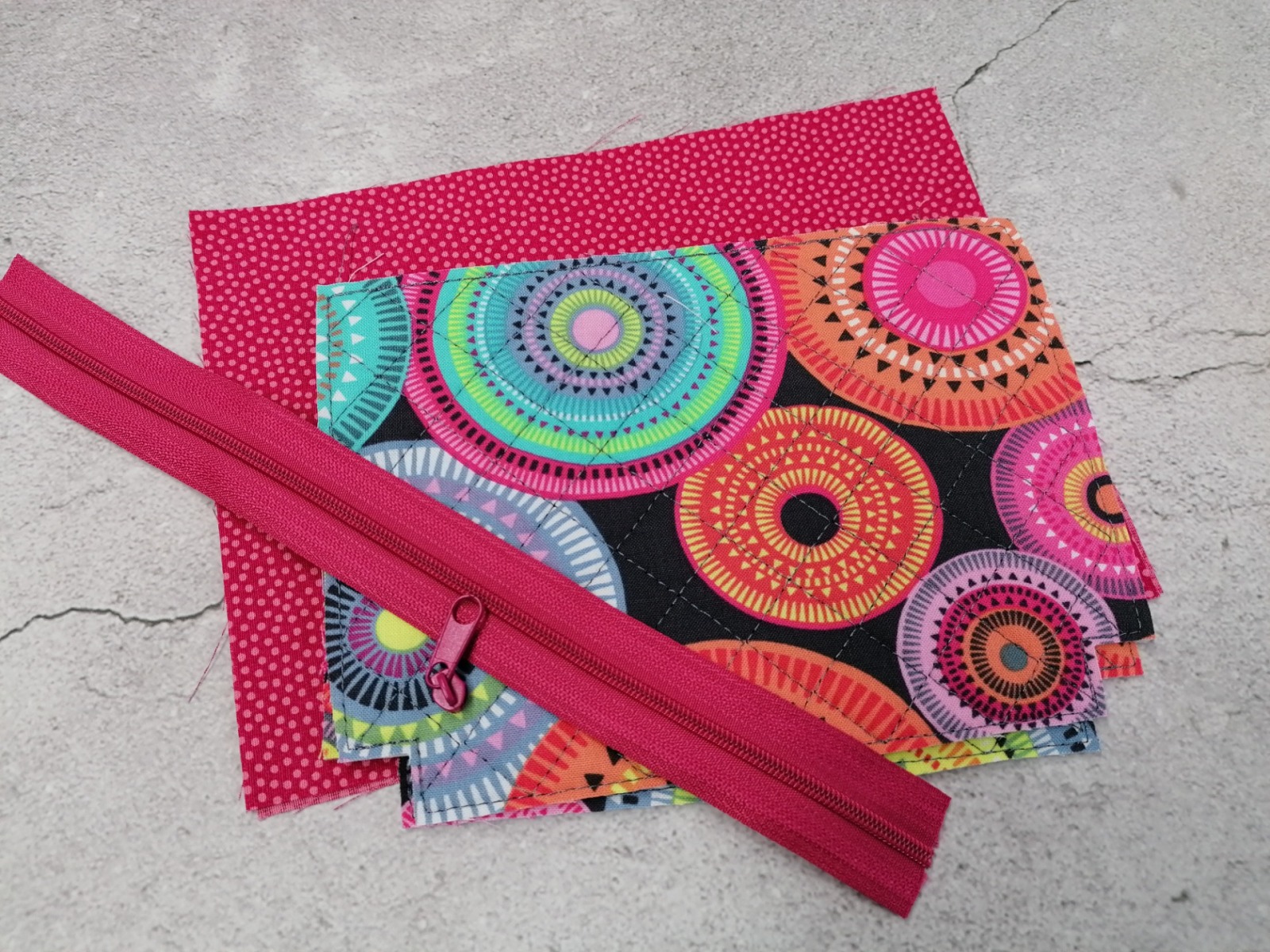 1 DIY Näh Set für eine Kosmetiktasche Materialpaket Mandalas Kreise grau pink bunt