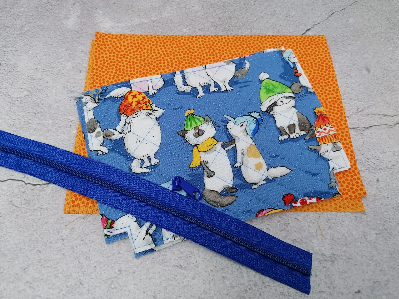 1 DIY Näh Set für eine Kosmetiktasche Materialpaket lustige Katze blau bunt orange 4