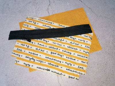 1 DIY Näh Set für eine Kosmetiktasche Materialpaket Zen Chic Schrift gelb schwarz