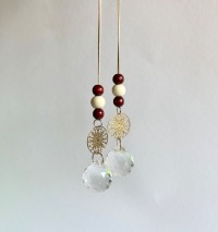 weihnachtlicher Suncatcher, Sonnenfänger mit rot/weißen Perlen