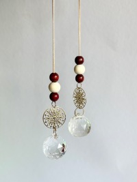 weihnachtlicher Suncatcher, Sonnenfänger mit rot/weißen Perlen 2