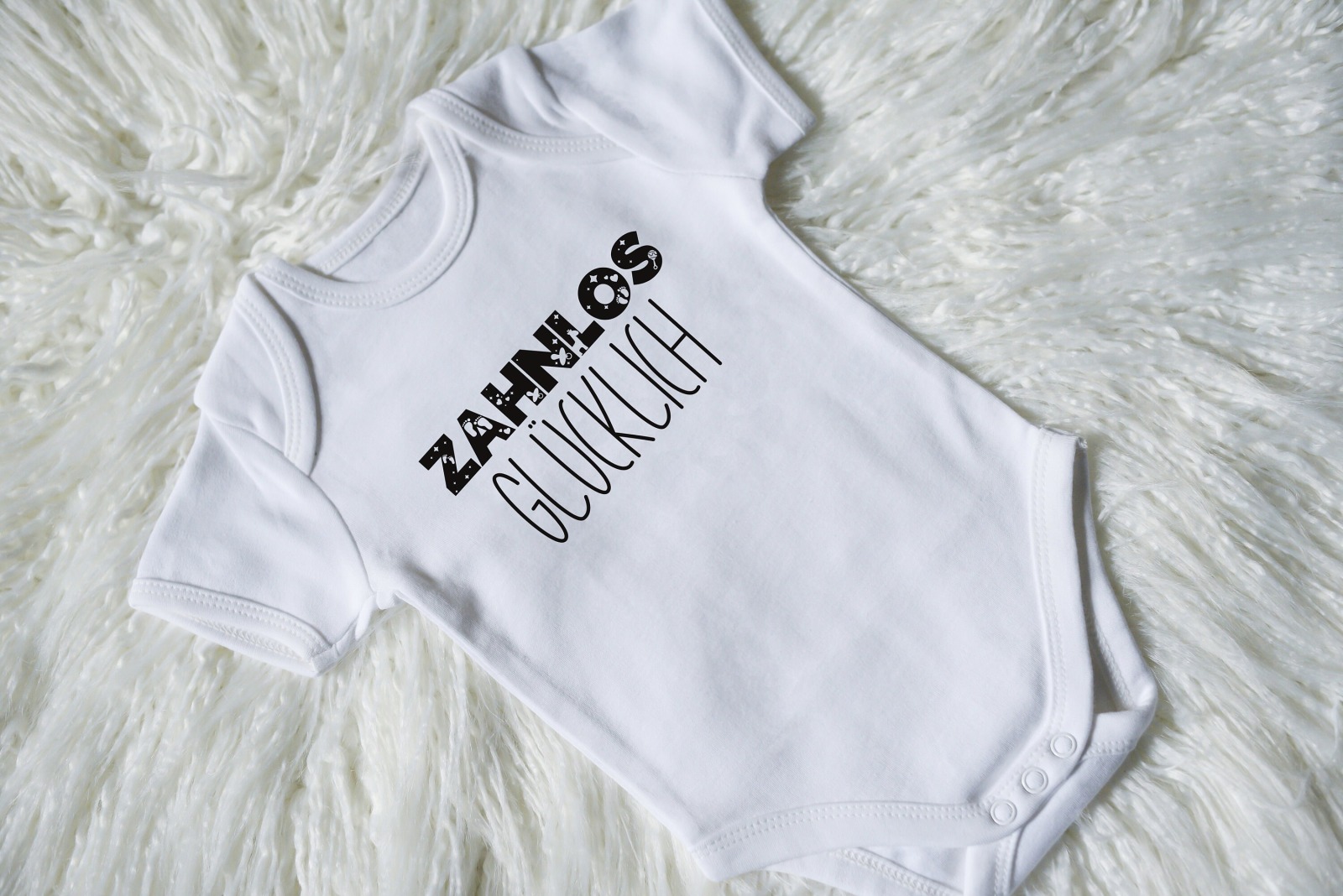 Babybody Zahnlos glücklich / Personalisierbar / Geschenk zur Geburt / Babykleidung