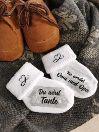 Schwangerschaft verkünden DELUXE , Babysocke weiß gold silber, Personalisiert du wirst Oma Opa