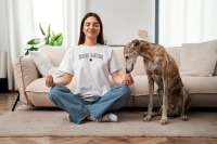 DOGMOM HUNDEMAMA T-Shirt personalisiert , schwarz oder weiß , Geschenkidee Musthave für Hundeliebh