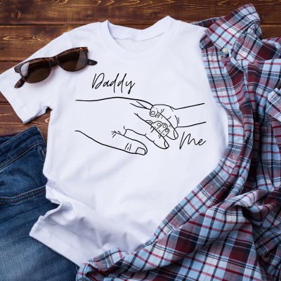 Daddy &amp; Me, Vatertag T-Shirt für Herren schwarz weiß, personalisierbar mit Wunschtext