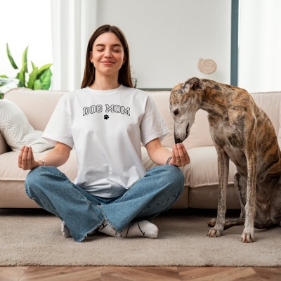 DOGMOM HUNDEMAMA T-Shirt personalisiert , schwarz oder weiß , Geschenkidee Musthave für Hundeliebh