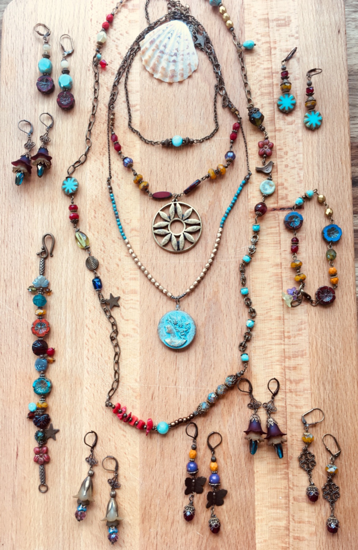 Extra lange Boho Kette ohne Verschluss mit bunten Glasperlen 2