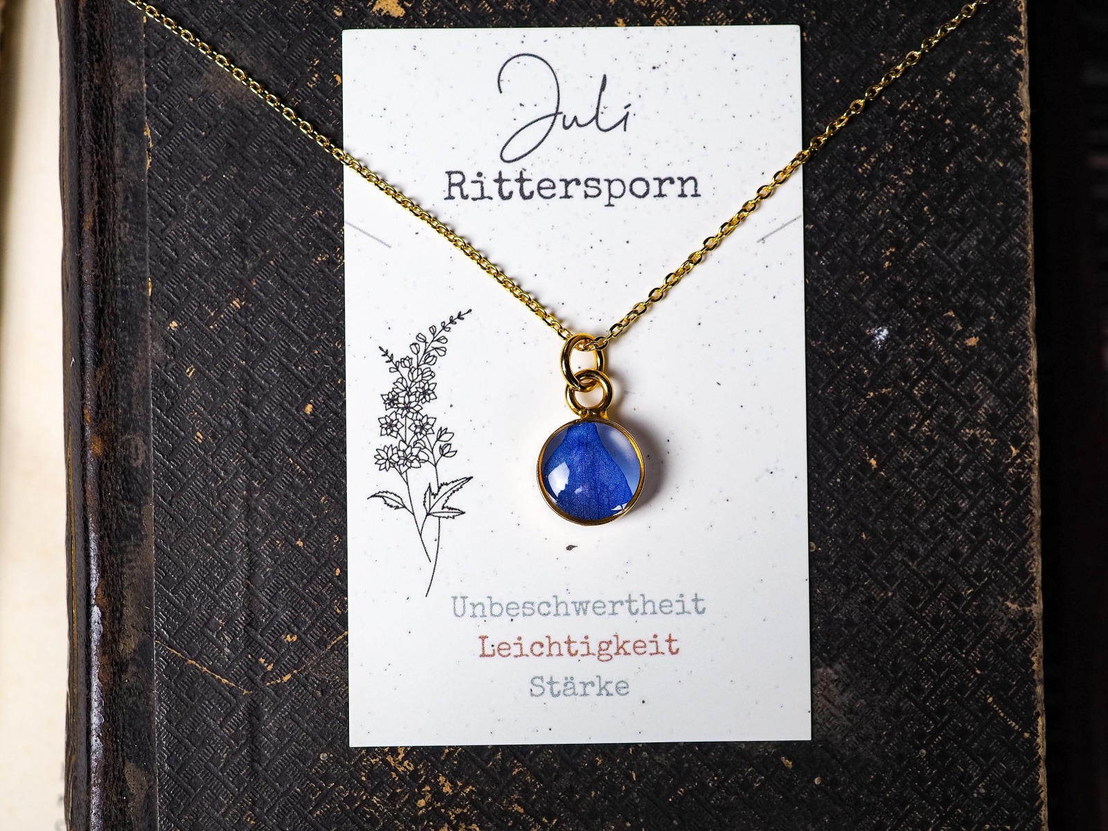 Kette Geburtsblume Juli Rittersporn, Epoxidharz Resin echte Blume, Edelstahl, Delphinium 2