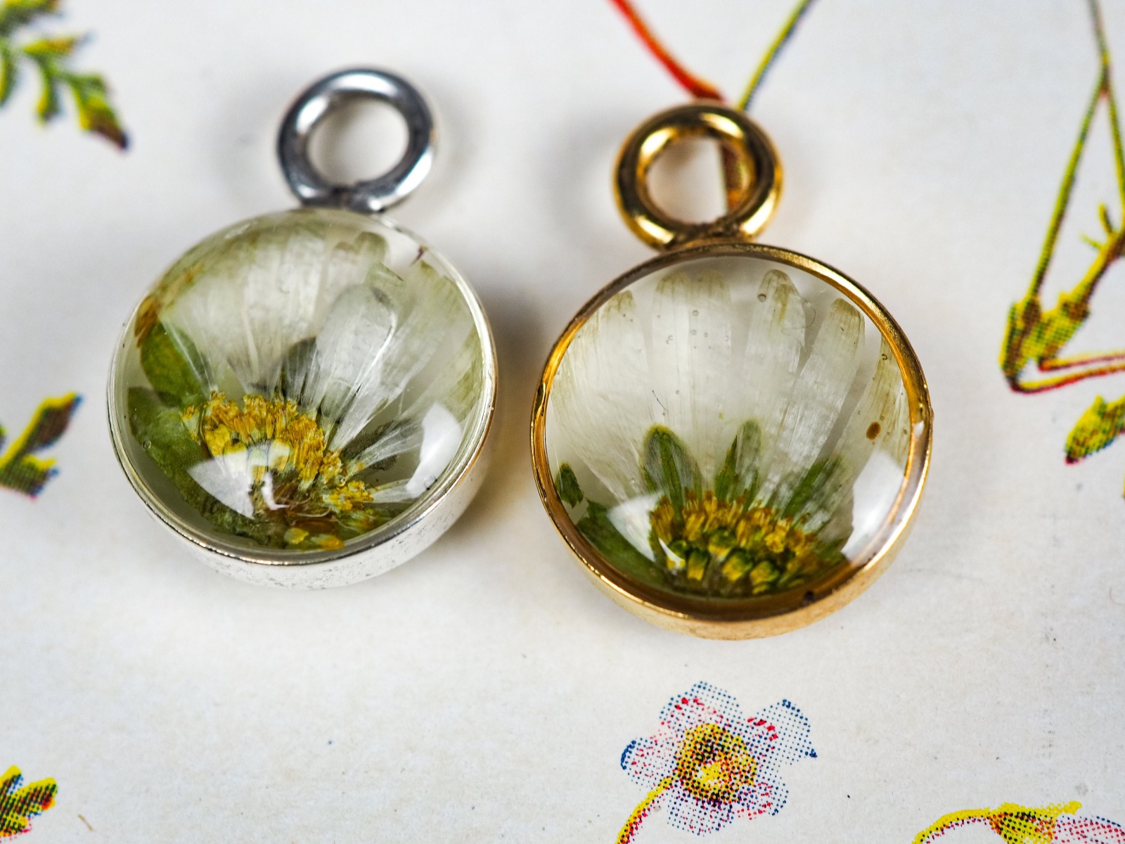 Kette Geburtsblume April Gänseblümchen, Epoxidharz Resin echte Blume, Edelstahl 6