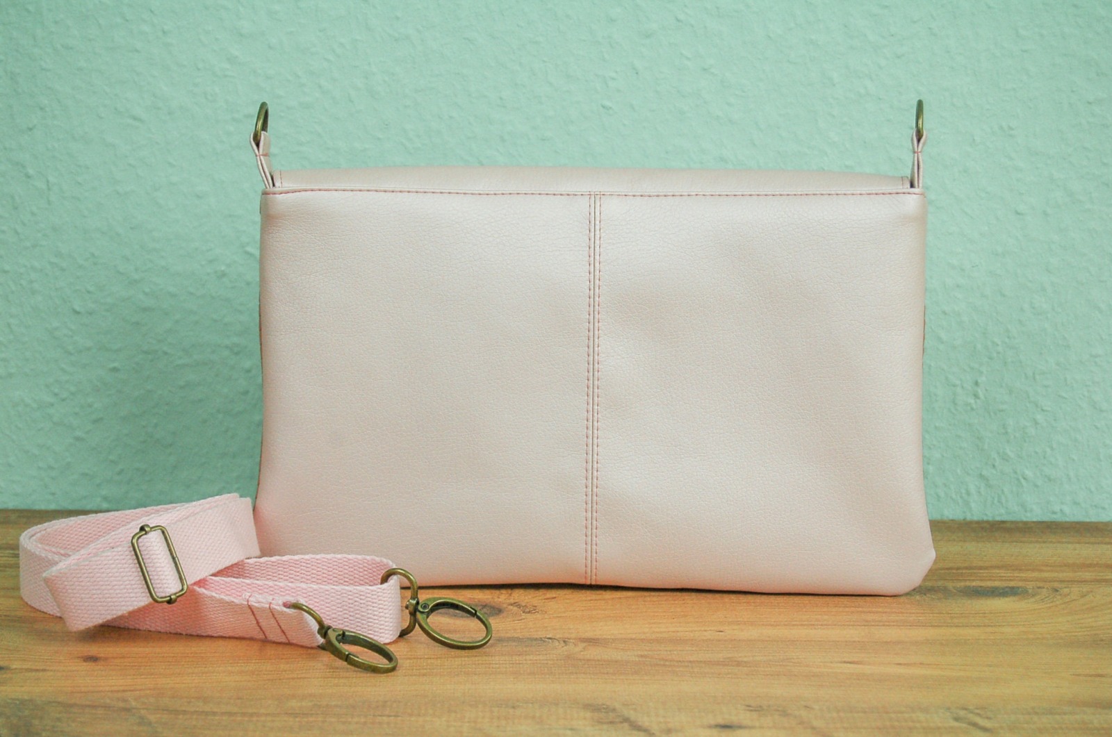 Umhängetasche aus Kunstleder und Canvas // Clutch // Crossbodybag // Partytasche, Tasche mit